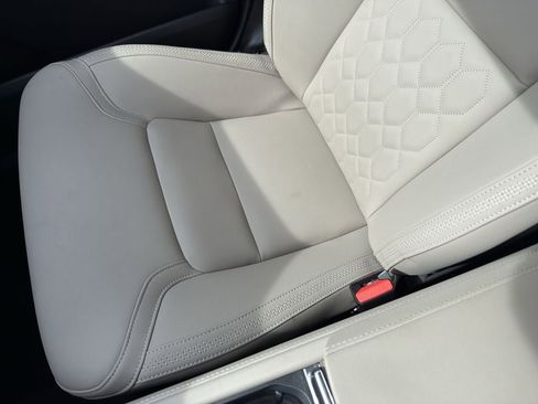 Certified 2025 Volvo XC90 B6 Plus image 31