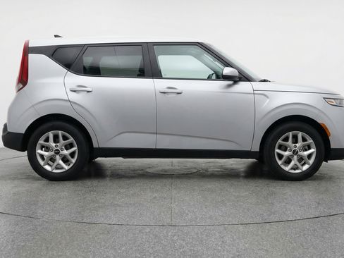 Used 2025 Kia Soul LX w/ LX Technology Package image 11