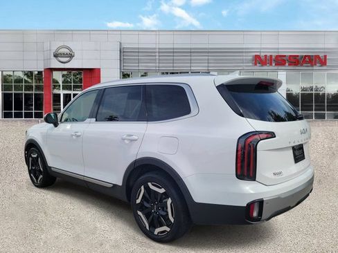 Used 2023 Kia Telluride EX w/ EX Captain's Chair Package AWD/4WD image 4