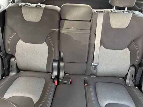 Used 2014 Jeep Cherokee Latitude FWD image 16