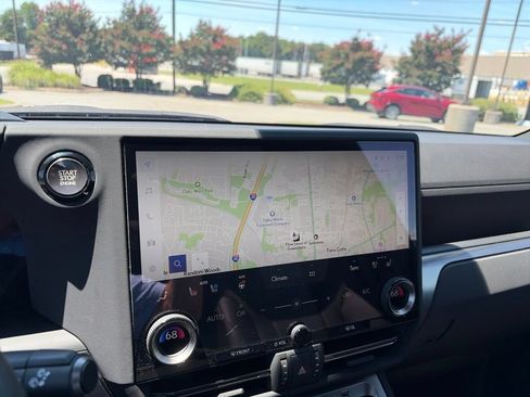 Used 2024 Lexus GX 550 AWD/4WD image 9