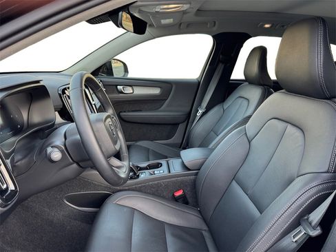 Certified 2025 Volvo XC40 B5 Core image 29