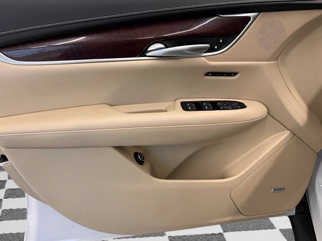 Used 2017 Cadillac XT5 Luxury FWD image 17