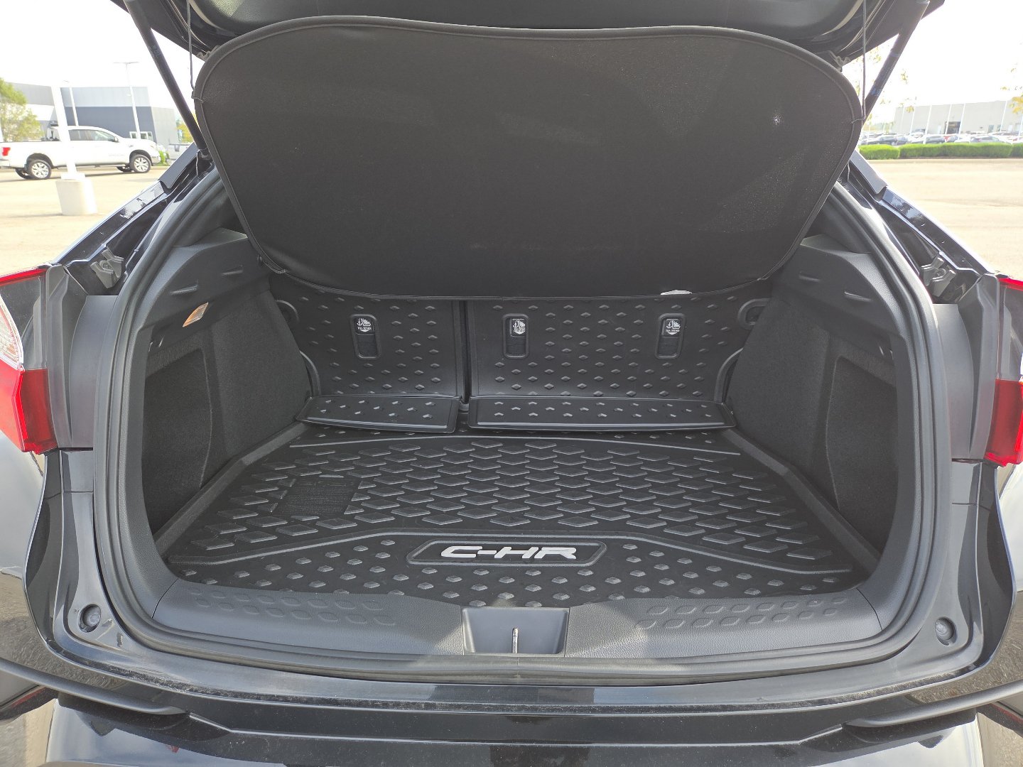 Used 2019 Toyota C-HR LE FWD image 17