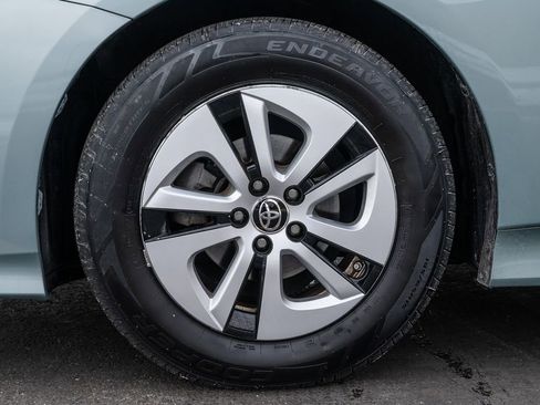 Used 2016 Toyota Prius Three image 8