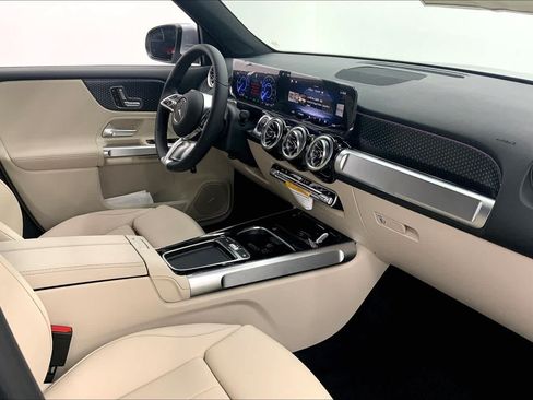 Used 2024 Mercedes-Benz EQB 300 4MATIC image 22