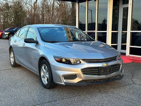 Used 2017 Chevrolet Malibu LS image 1