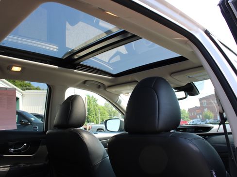 Used 2019 Nissan Rogue SL w/ Premium Package AWD/4WD image 11