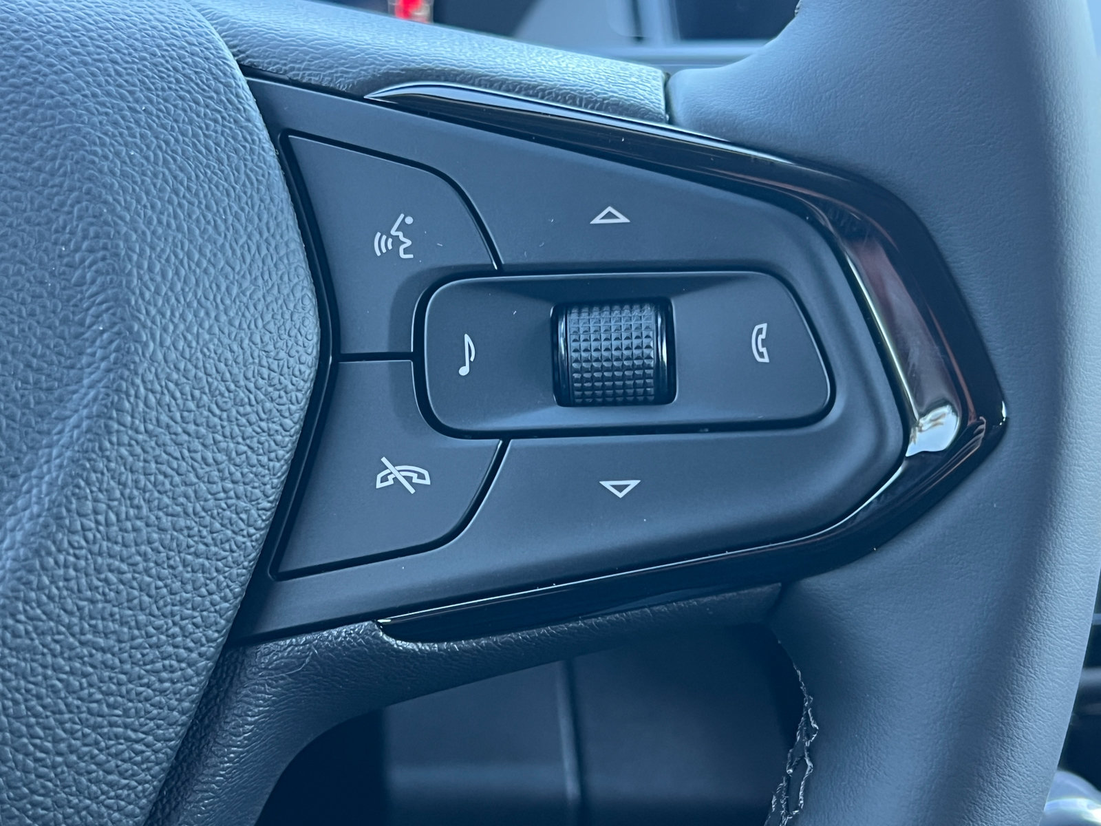 New 2027 Chevrolet Bolt LT w/ Comfort Package FWD image 17