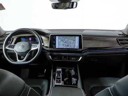 Certified 2025 Volkswagen Atlas SEL image 19