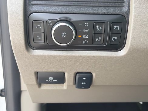 New 2026 Ford F250 Platinum w/ Platinum Plus Package AWD/4WD image 17