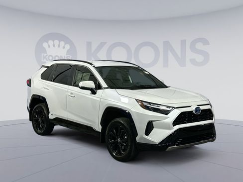 Used 2024 Toyota RAV4 SE image 10