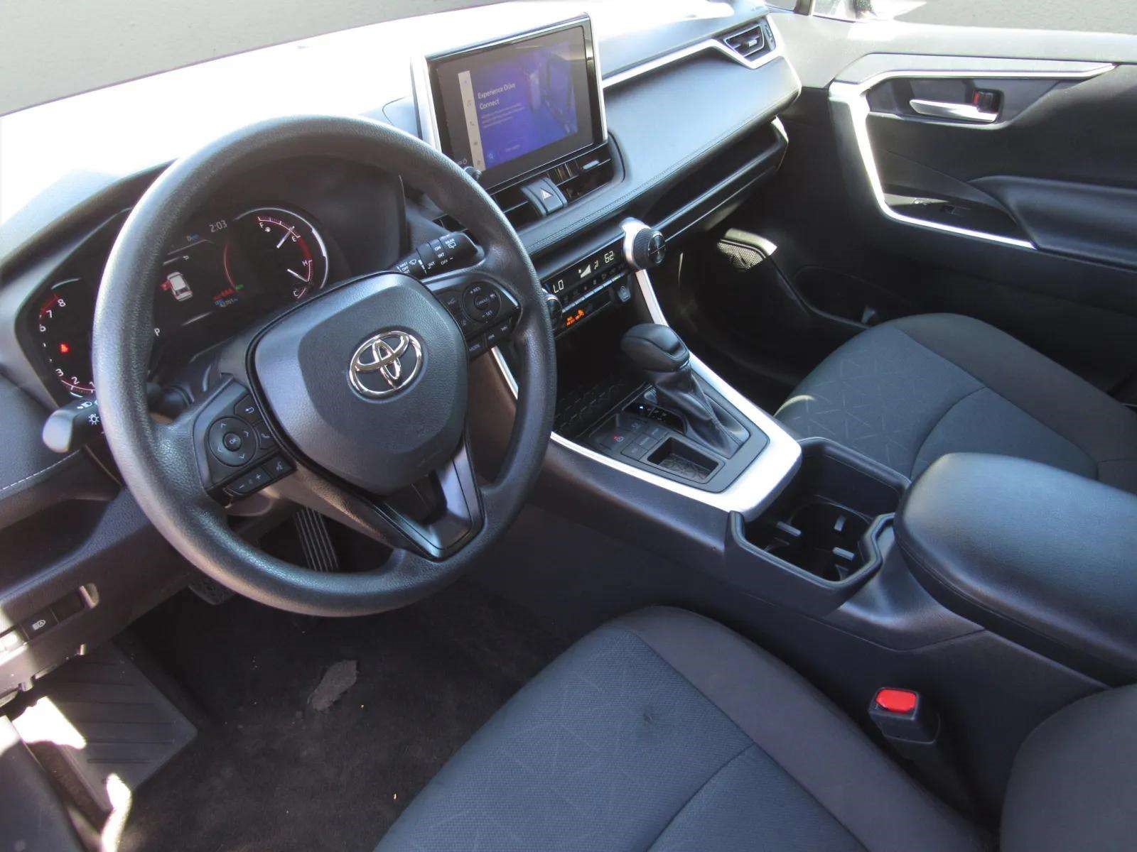 Used 2025 Toyota RAV4 XLE FWD image 15