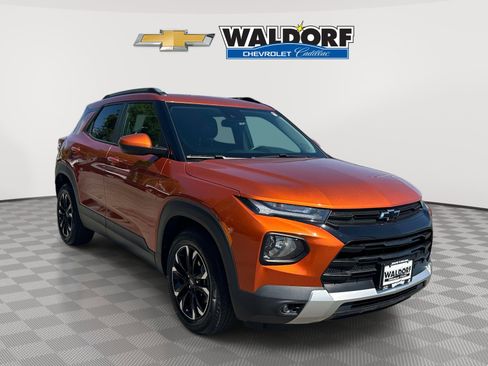 Used 2022 Chevrolet TrailBlazer LT w/ Premium Seating Package FWD image 1