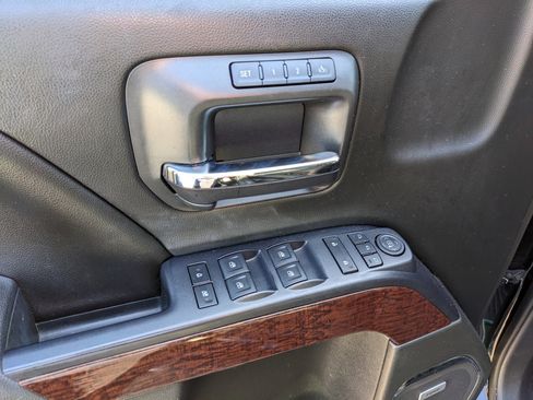 Used 2015 GMC Sierra 1500 SLT w/ SLT Crew Cab Value Package image 17