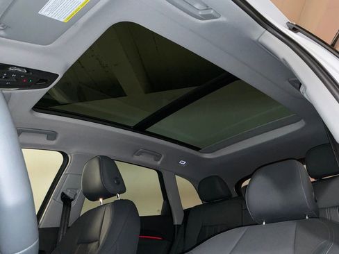 Used 2025 Audi Q5 Premium w/ Convenience Package image 5