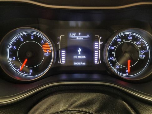 Used 2019 Jeep Cherokee Latitude w/ Popular Appearance Group FWD image 23