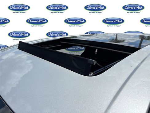 Used 2026 Chrysler Pacifica Limited FWD image 22