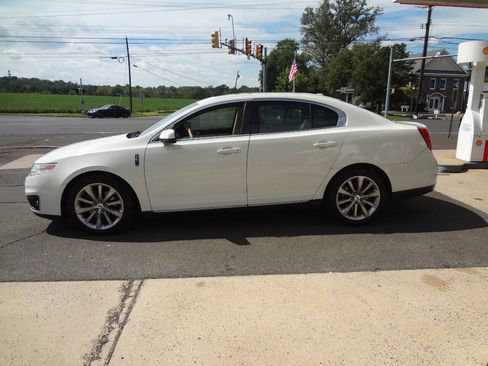 Used 2010 Lincoln MKS AWD image 3