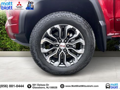 Used 2024 GMC Canyon Denali image 10