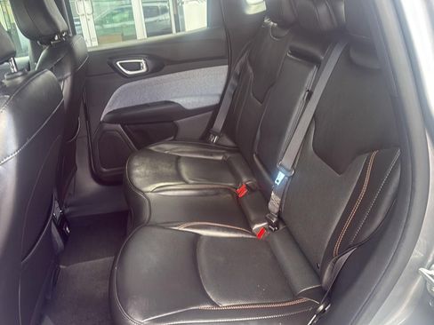 Used 2023 Jeep Compass Latitude AWD/4WD image 12