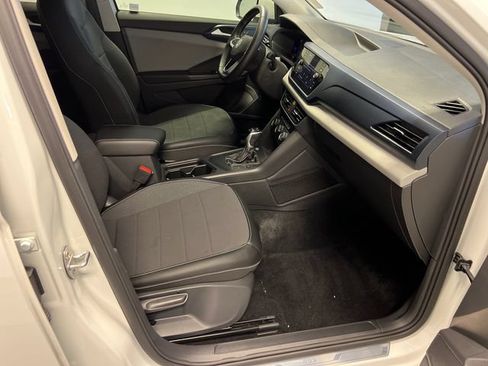Certified 2022 Volkswagen Taos SE FWD image 10