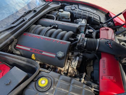 Used 2000 Chevrolet Corvette Base 2dr Coupe w/ Roof Pkg image 19