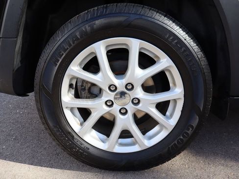 Used 2017 Jeep Cherokee Latitude image 43