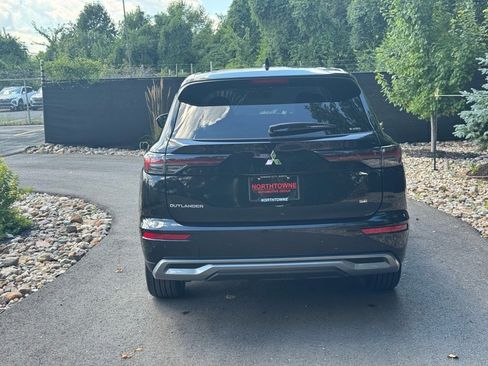 New 2025 Mitsubishi Outlander SE image 4