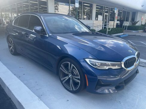 Used 2021 BMW 330i Sedan w/ Premium Package RWD image 3