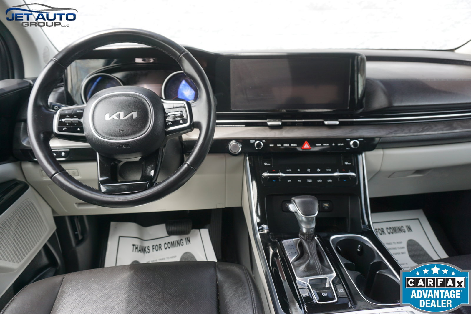 Used 2023 Kia Carnival EX FWD image 31