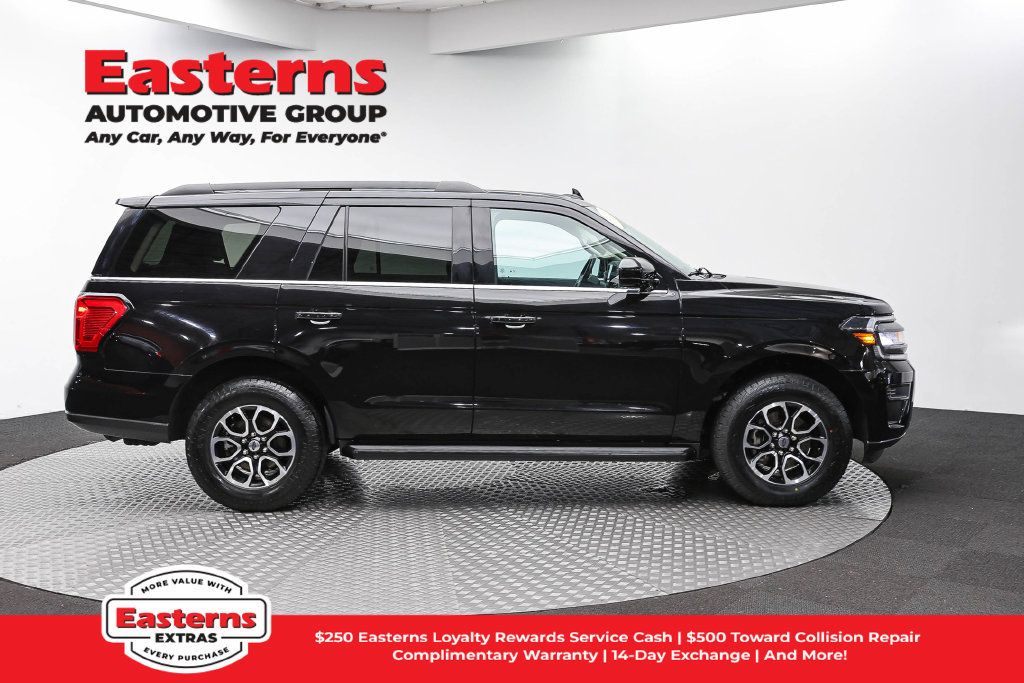 Used 2024 Ford Expedition XLT RWD image 5