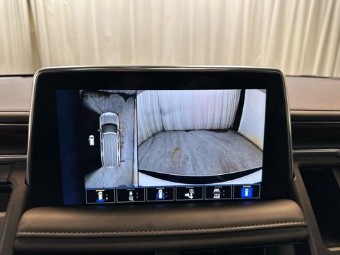 Used 2022 Chevrolet Tahoe Z71 w/ Luxury Package image 16