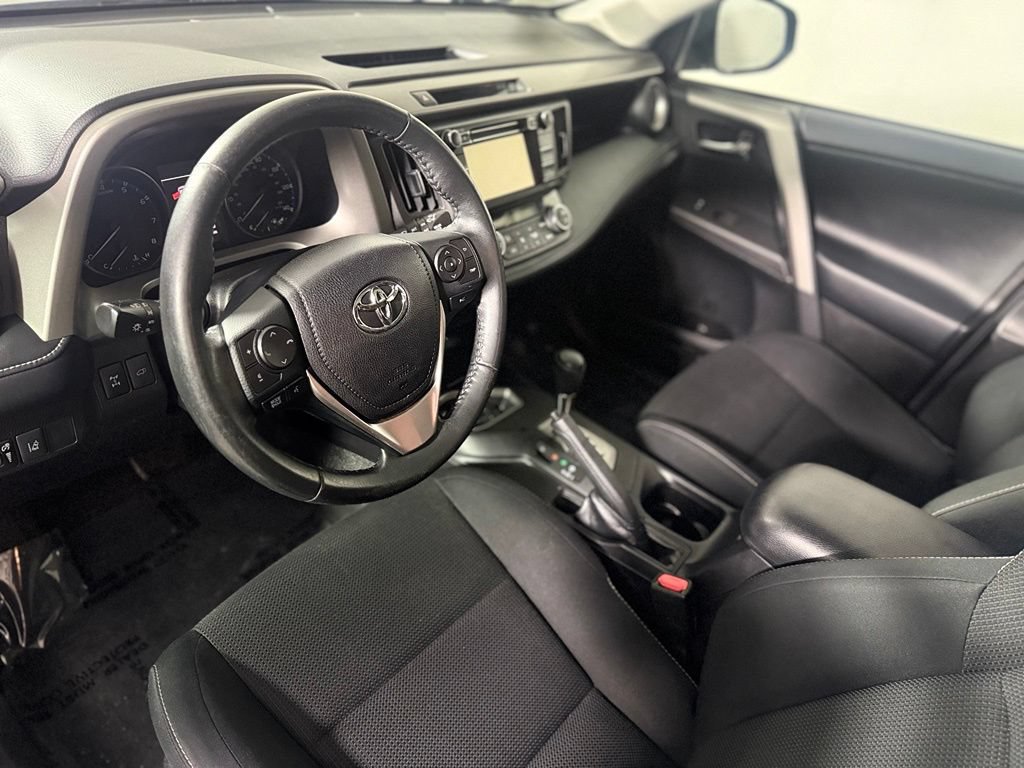 Used 2018 Toyota RAV4 XLE AWD/4WD image 18
