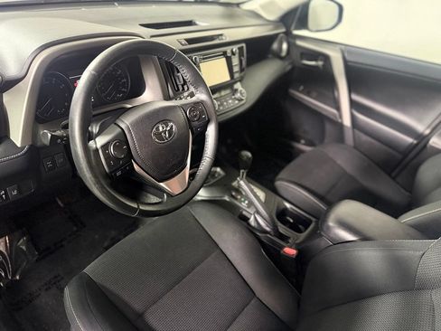 Used 2018 Toyota RAV4 XLE AWD/4WD image 18