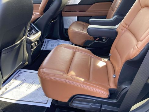 Used 2021 Lincoln Navigator Reserve AWD/4WD image 16