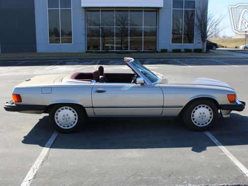 Used 1989 Mercedes-Benz 560 SL image 14