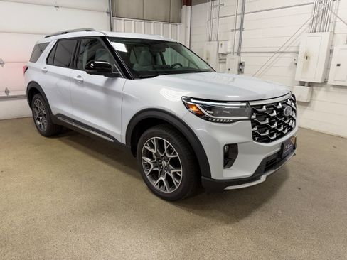 Used 2025 Ford Explorer Platinum w/ Ultimate Package AWD/4WD image 4