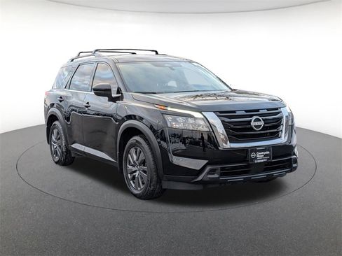 Used 2024 Nissan Pathfinder SV w/ SV Premium Package image 3