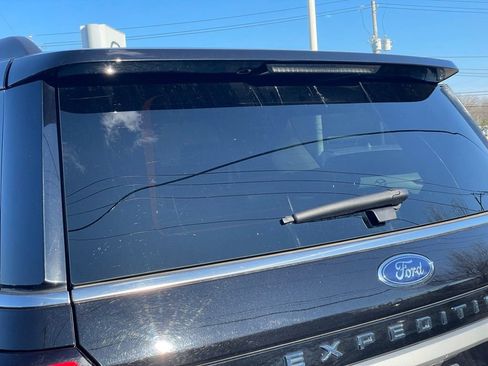 Used 2024 Ford Expedition XLT AWD/4WD image 32