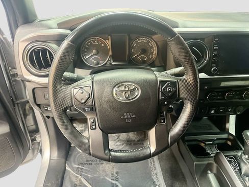 Used 2021 Toyota Tacoma TRD Sport w/ Technology Package image 11