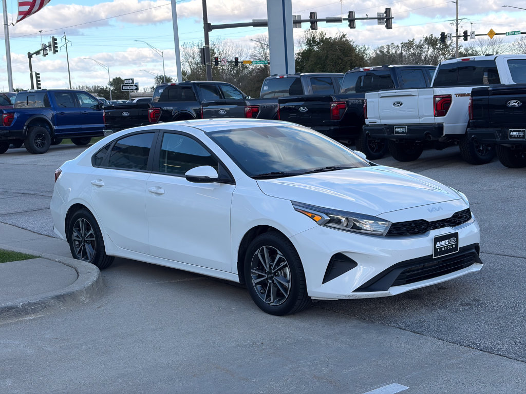 Used 2024 Kia Forte LXS w/ LXS Technology Package FWD image 7