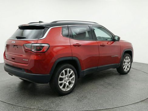 Used 2025 Jeep Compass Limited AWD/4WD image 9