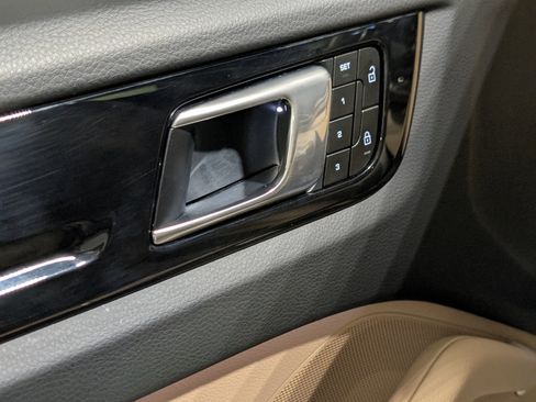 Certified 2023 Porsche Cayenne Coupe image 19