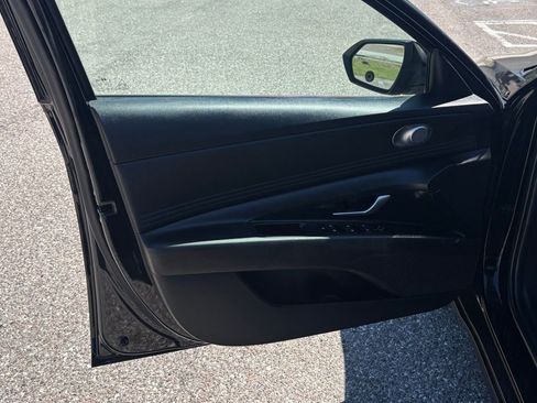 Used 2022 Hyundai Elantra SEL w/ Convenience Package image 10