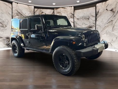 Used 2014 Jeep Wrangler Unlimited Sahara w/ Connectivity Group AWD/4WD image 11