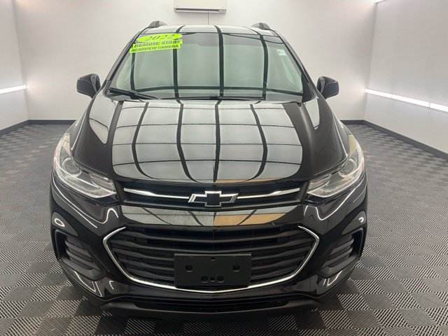 Used 2022 Chevrolet Trax LT w/ Midnight Edition AWD/4WD image 2