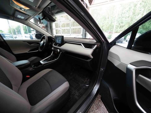 Used 2021 Toyota RAV4 XLE FWD image 24
