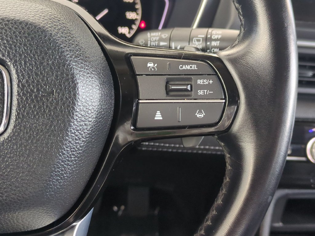 Used 2025 Honda Pilot Touring image 13