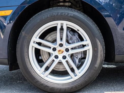 Used 2022 Porsche Macan w/ Premium Package Plus AWD/4WD image 36